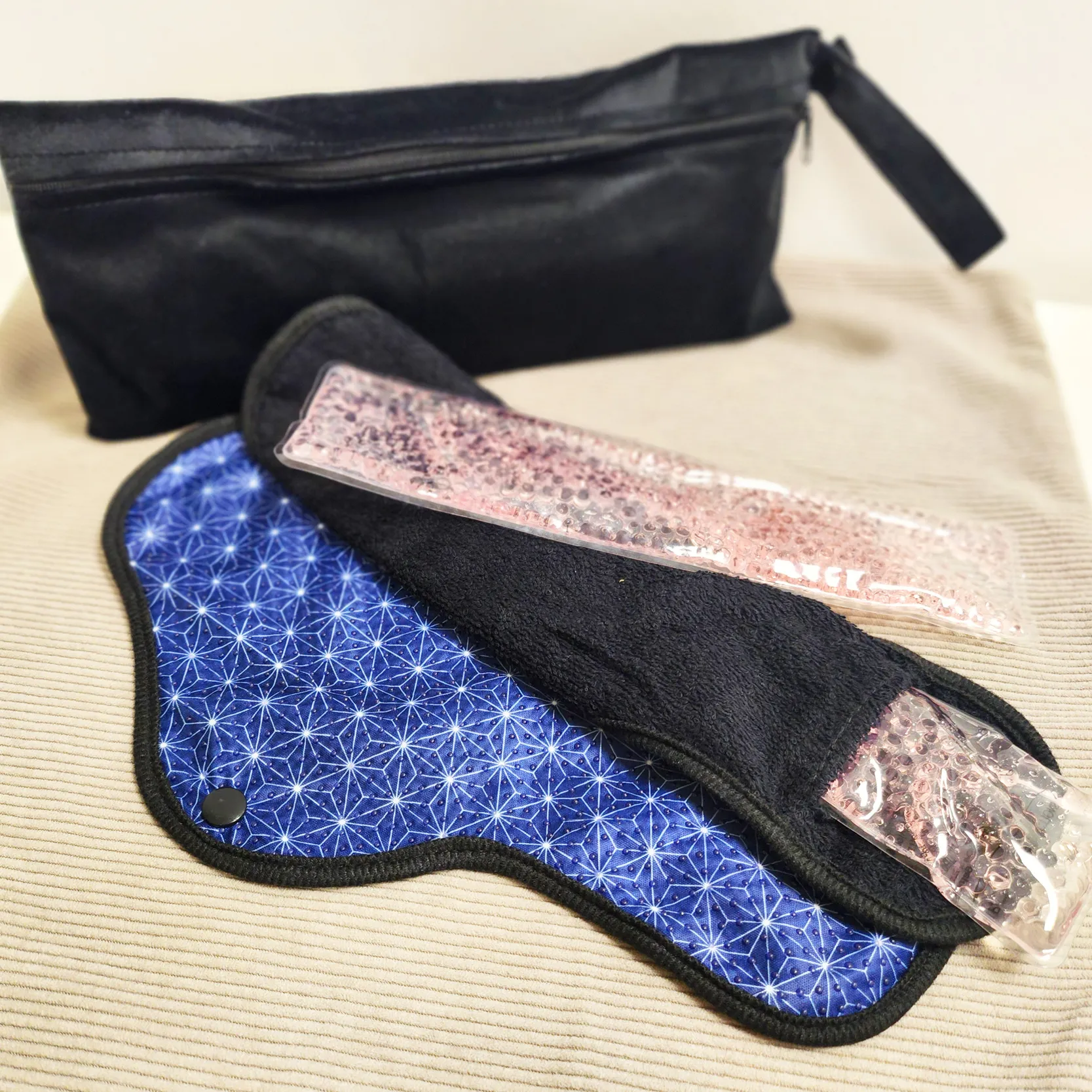 Serviette Cryothérapie périnéale (2 serviettes + 2 pads de gel + 1 pochette) - Coloris Nuit – Image 3