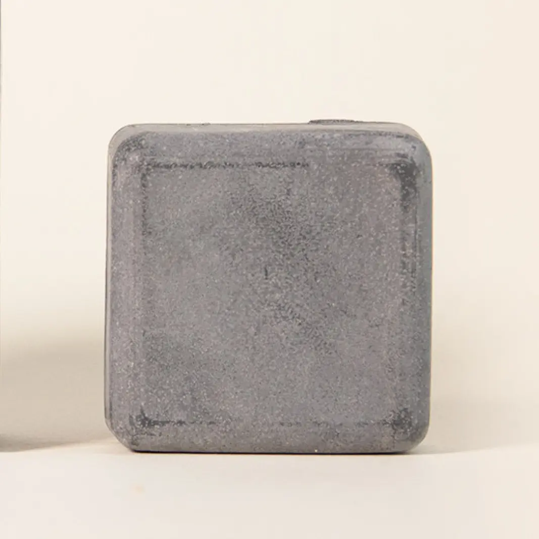 Soin lavant visage solide au charbon + pochette – Image 2