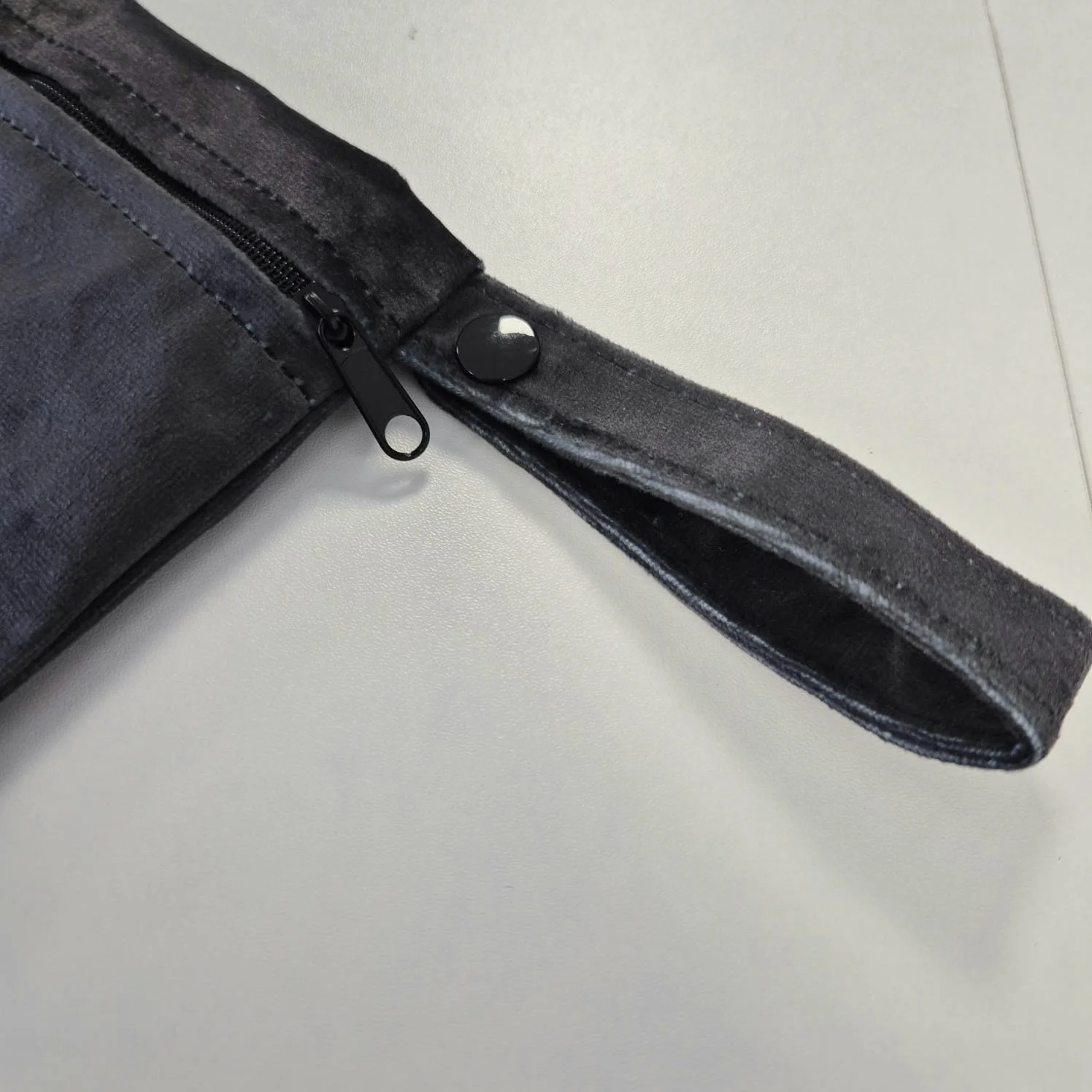 1 pochette multifonction imperméable et zippée - Minky Noir - Prix cassé – Image 3