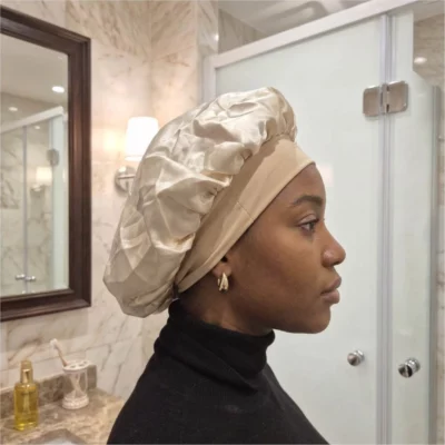Bonnet en satin (Coloris à choisir)